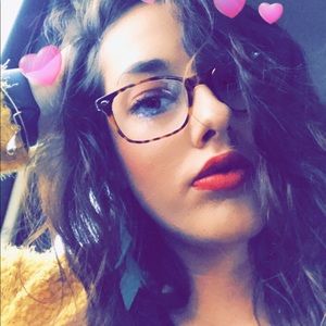 Meet your Posher, Alyssa